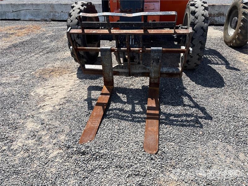 SkyTrak 8042 Telescopic handlers