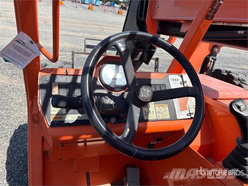 SkyTrak 8042 Telescopic handlers