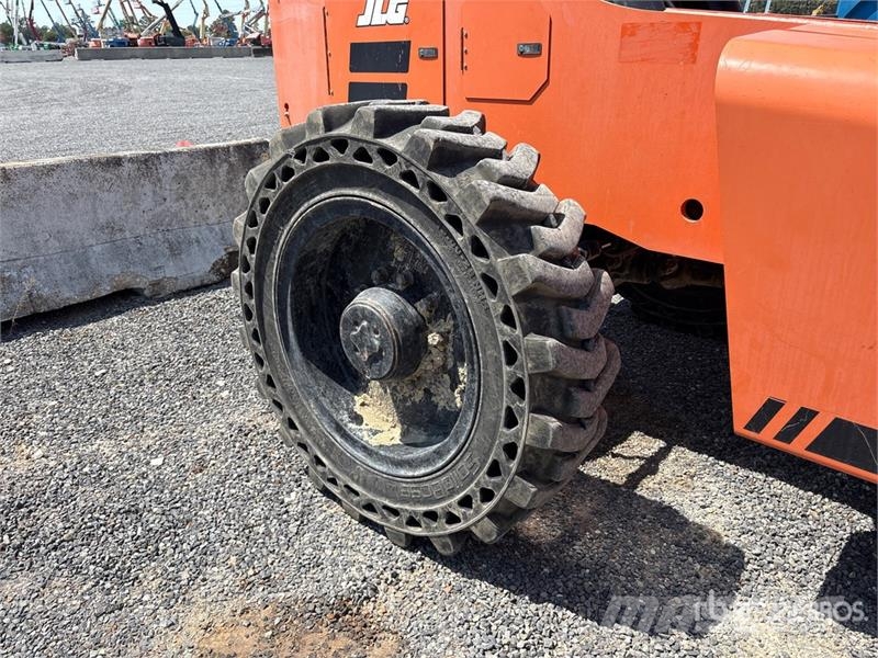 SkyTrak 8042 Telescopic handlers