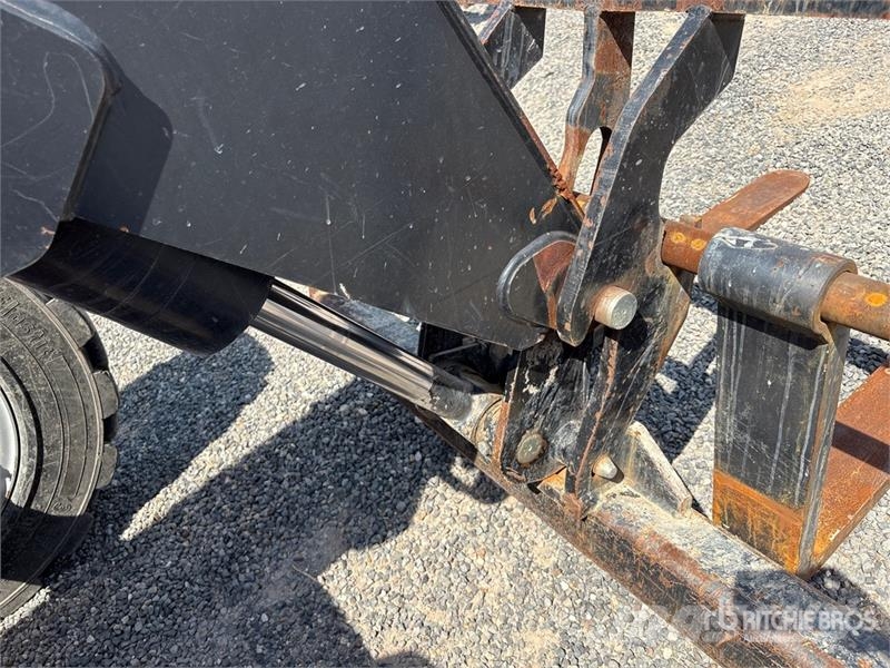 SkyTrak 8042 Telescopic handlers