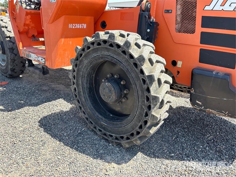 SkyTrak 8042 Telescopic handlers