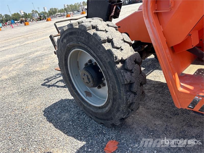 SkyTrak 8042 Telescopic handlers