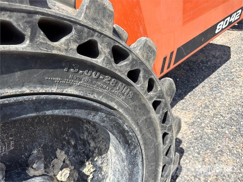 SkyTrak 8042 Telescopic handlers