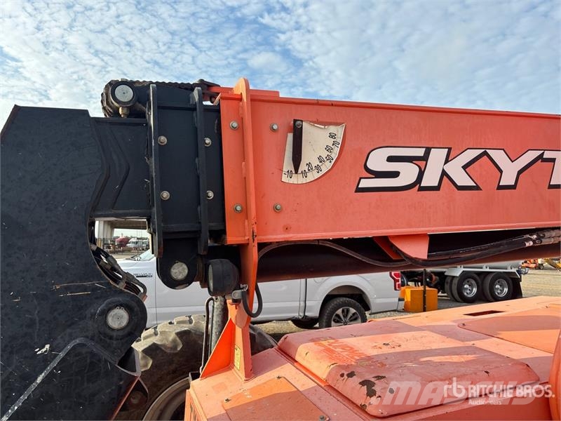 SkyTrak 8042 Teleskopski viličarji