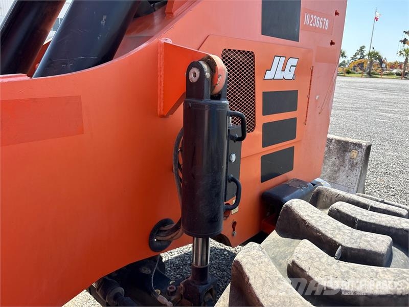 SkyTrak 8042 Telescopic handlers