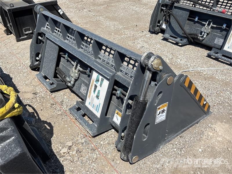 Skyway WBCT-4IN1 74 in Multi-Purpose Skid Steer Bu Godet