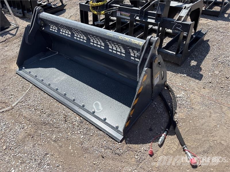 Skyway WBCT-4IN1 74 in Multi-Purpose Skid Steer Bu Godet