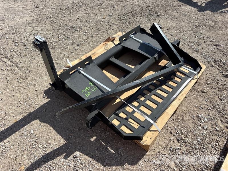 Skyway WSSBF-1150 45 in Skid Steer Forks (Unused) Villák