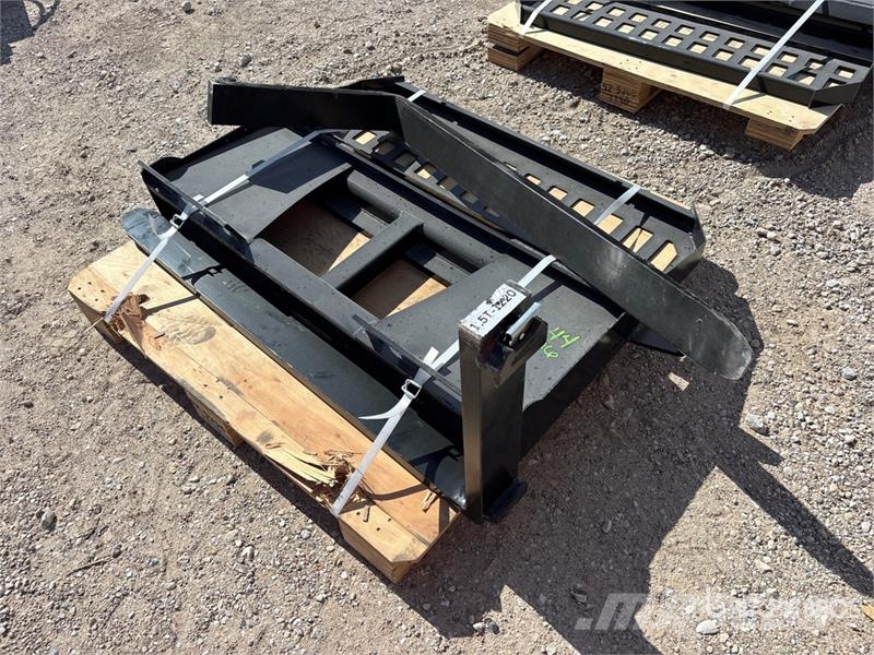 Skyway WSSBF-1150 45 in Skid Steer Forks (Unused) Villák