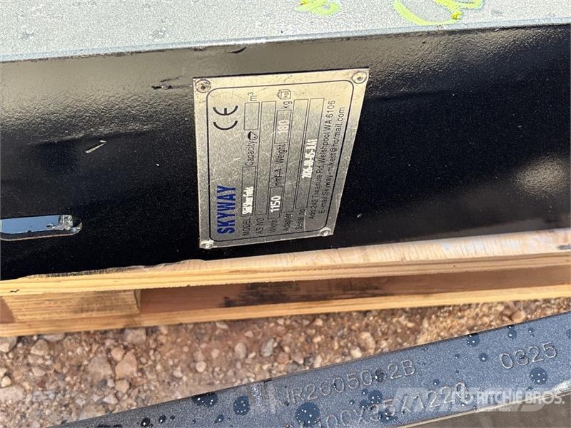Skyway WSSBF-1150 45 in Skid Steer Forks (Unused) Villák