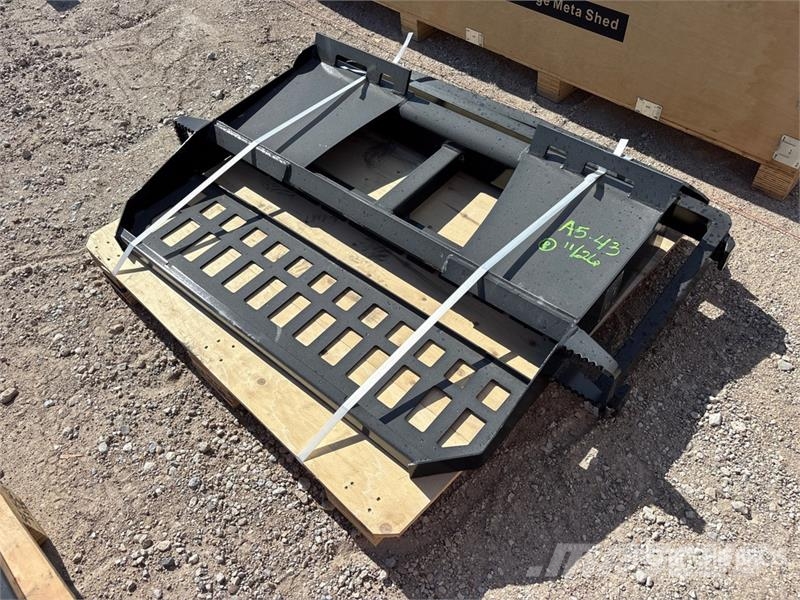 Skyway WSSBF-1150 45 in Skid Steer Forks (Unused) Villák