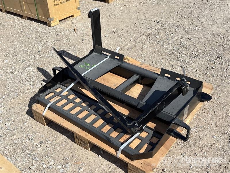Skyway WSSBF-1150 45 in Skid Steer Forks (Unused) Villák