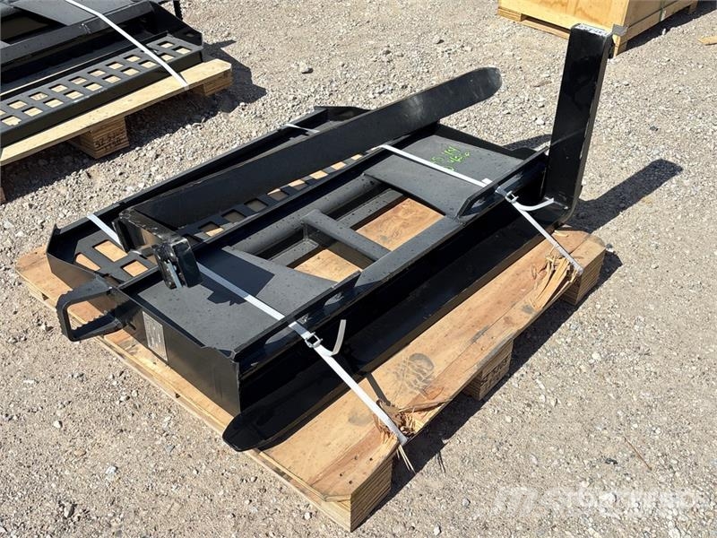 Skyway WSSBF-1150 45 in Skid Steer Forks (Unused) Villák