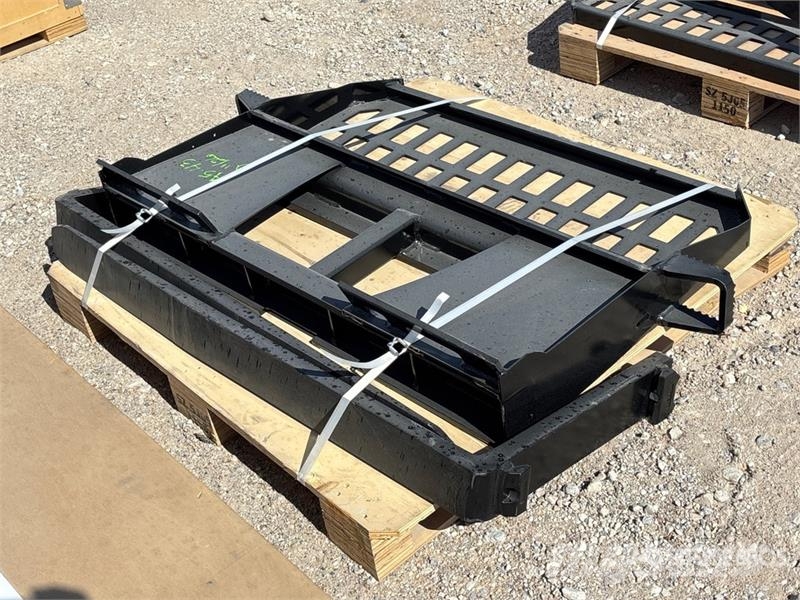 Skyway WSSBF-1150 45 in Skid Steer Forks (Unused) Villák