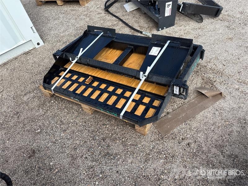  Skyway WSSBF-1150 45 in Skid Steer Forks (Unused) Δικράνες