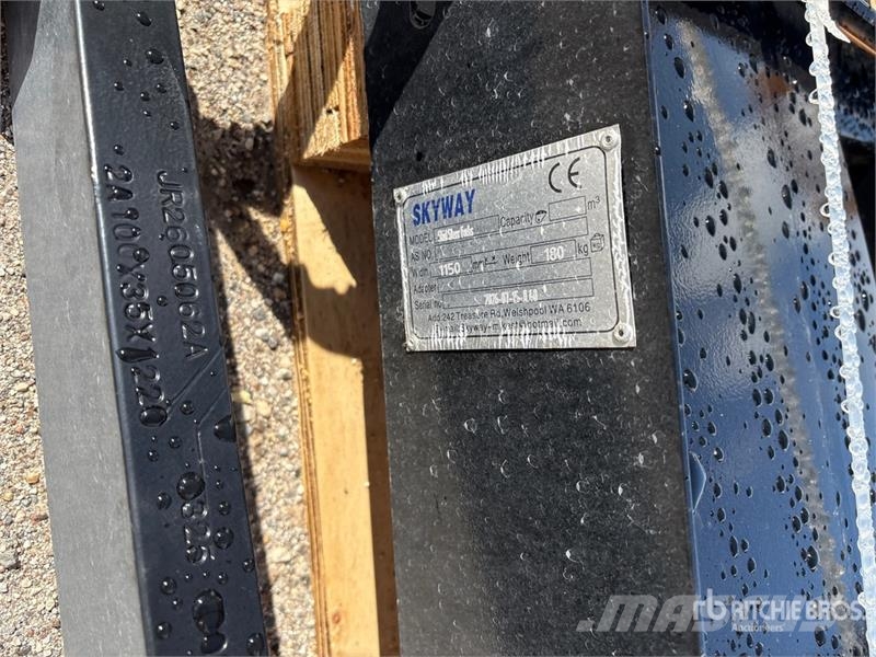 Skyway WSSBF-1150 45 in Skid Steer Forks (Unused) Δικράνες