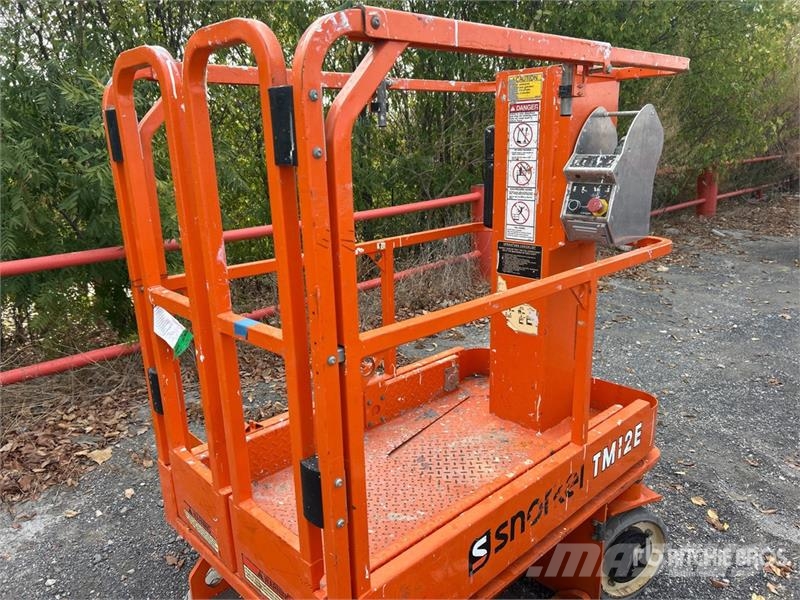 Snorkel TM12E Vertical Mast Lift Personenaufzüge