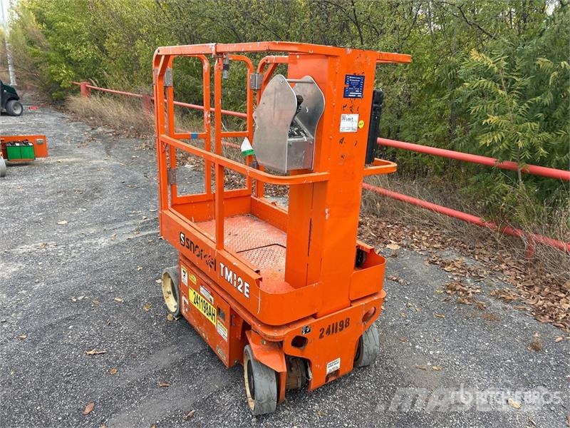 Snorkel TM12E Vertical Mast Lift Personenaufzüge