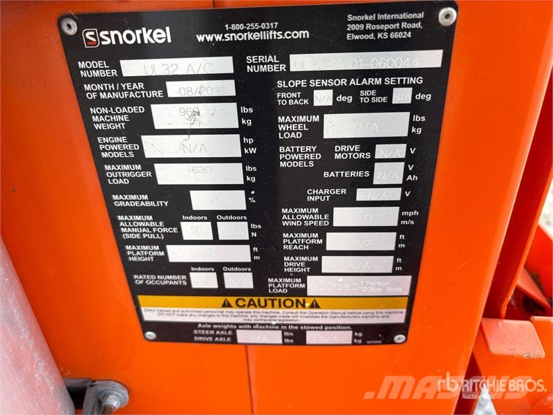 Snorkel UL32 Vertical Mast Lift (Inoperable) Személyemelők
