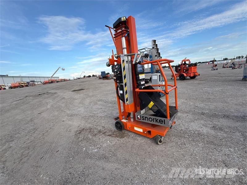 Snorkel UL32 Vertical Mast Lift (Inoperable) Személyemelők