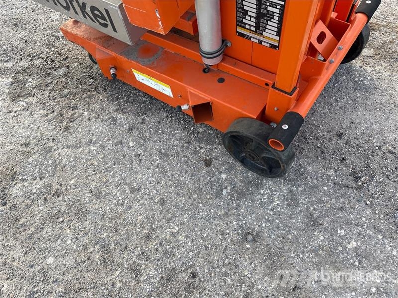 Snorkel UL32 Vertical Mast Lift (Inoperable) Személyemelők
