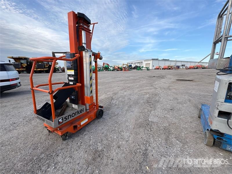 Snorkel UL32 Vertical Mast Lift (Inoperable) Személyemelők