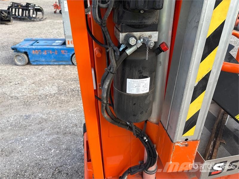 Snorkel UL32 Vertical Mast Lift (Inoperable) Személyemelők