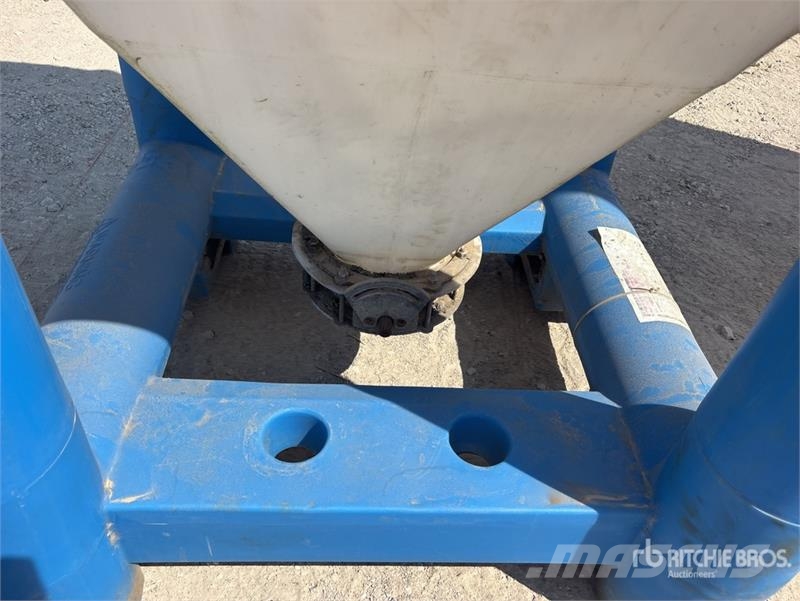 Snyder Flowmaster Plastic Hopper ماكينات زراعية - غير ذلك