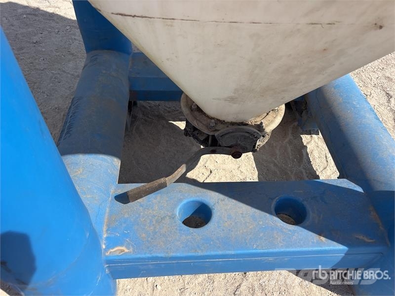 Snyder Flowmaster Plastic Hopper ماكينات زراعية - غير ذلك