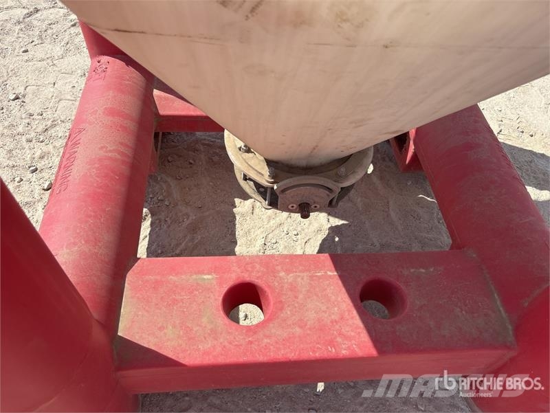 Snyder Flowmaster Plastic Hopper ماكينات زراعية - غير ذلك