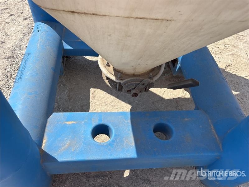 Snyder Flowmaster Plastic Hopper ماكينات زراعية - غير ذلك