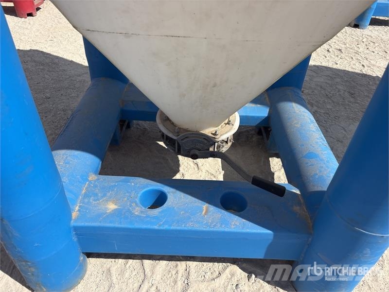 Snyder Flowmaster Plastic Hopper ماكينات زراعية - غير ذلك