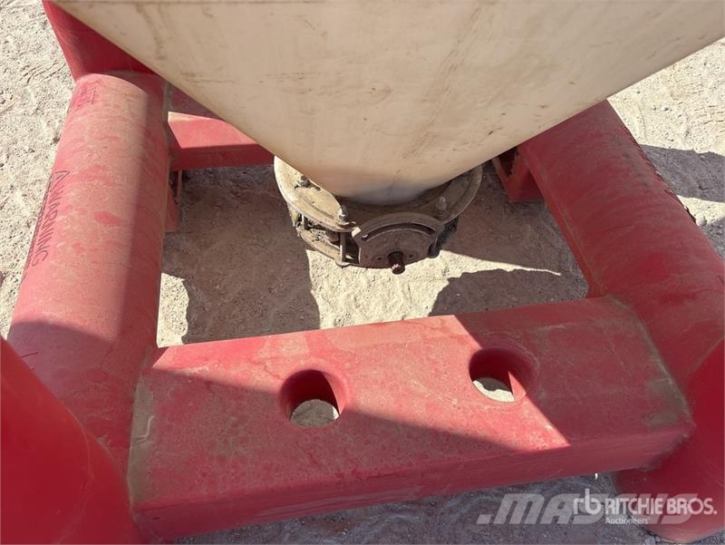 Snyder Flowmaster Plastic Hopper ماكينات زراعية - غير ذلك