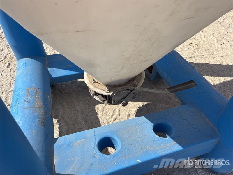 Snyder Flowmaster Plastic Hopper ماكينات زراعية - غير ذلك