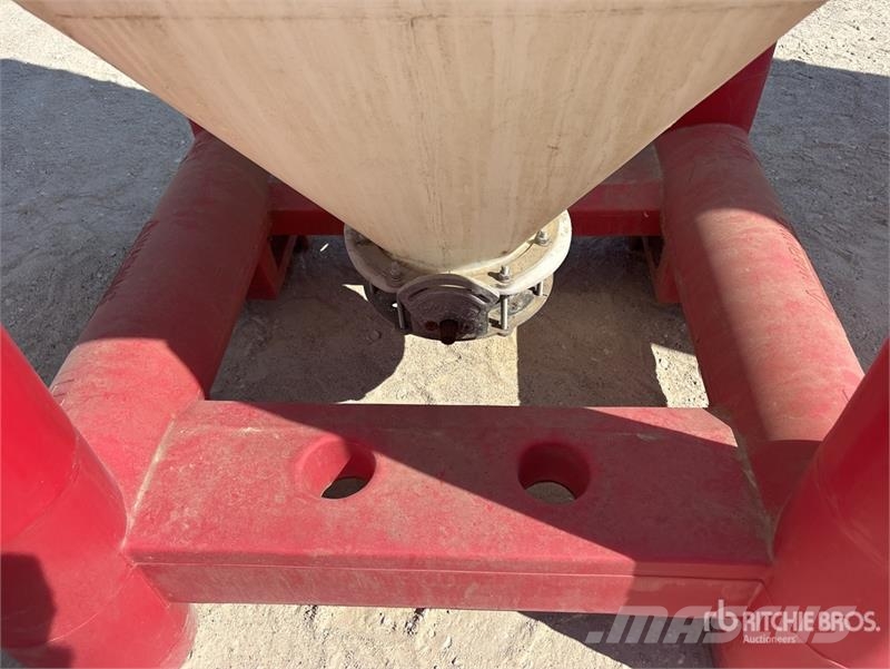Snyder Flowmaster Plastic Hopper ماكينات زراعية - غير ذلك