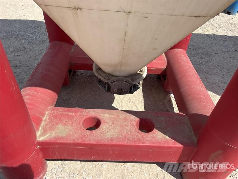Snyder Flowmaster Plastic Hopper ماكينات زراعية - غير ذلك