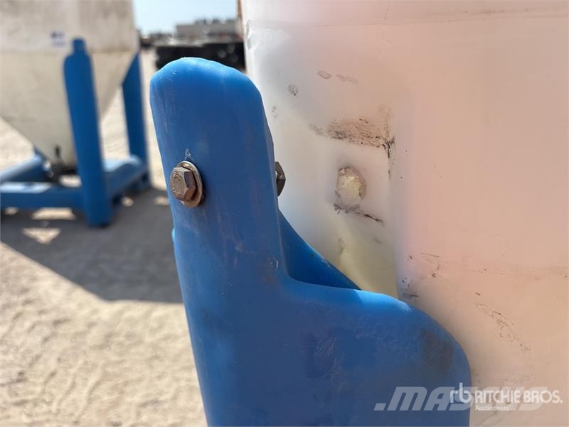 Snyder Flowmaster Plastic Hopper ماكينات زراعية - غير ذلك