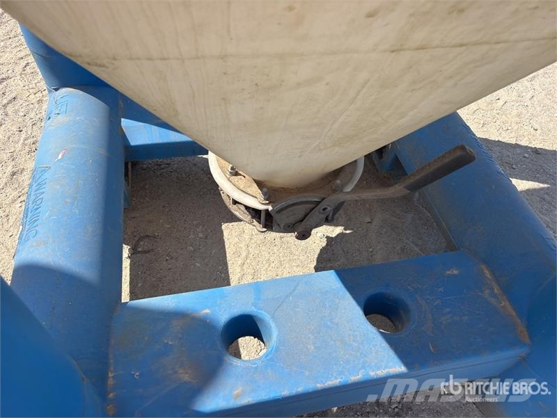 Snyder Flowmaster Plastic Hopper ماكينات زراعية - غير ذلك