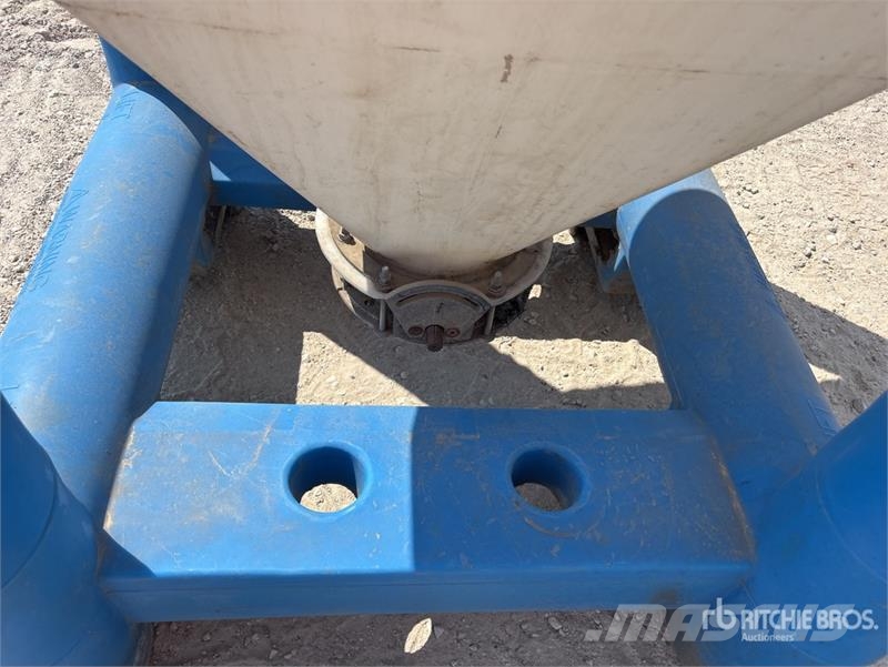 Snyder Flowmaster Plastic Hopper ماكينات زراعية - غير ذلك