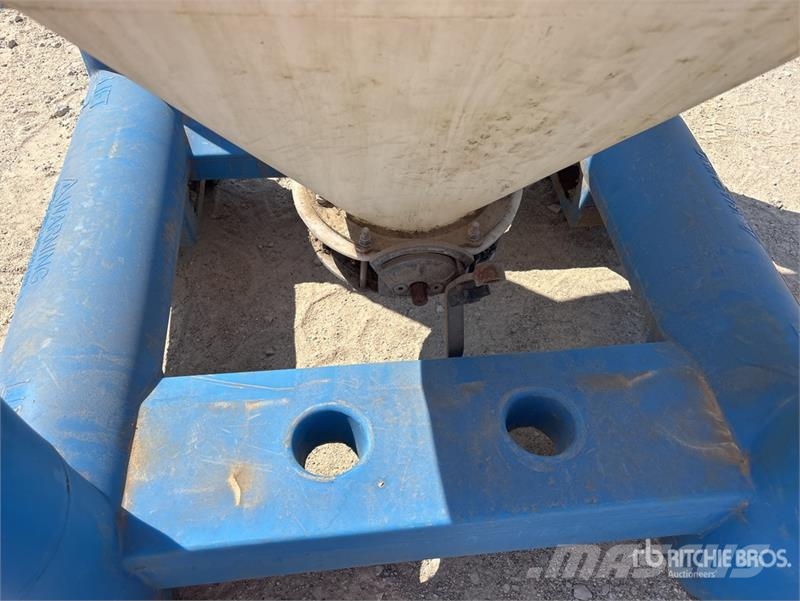 Snyder Flowmaster Plastic Hopper ماكينات زراعية - غير ذلك