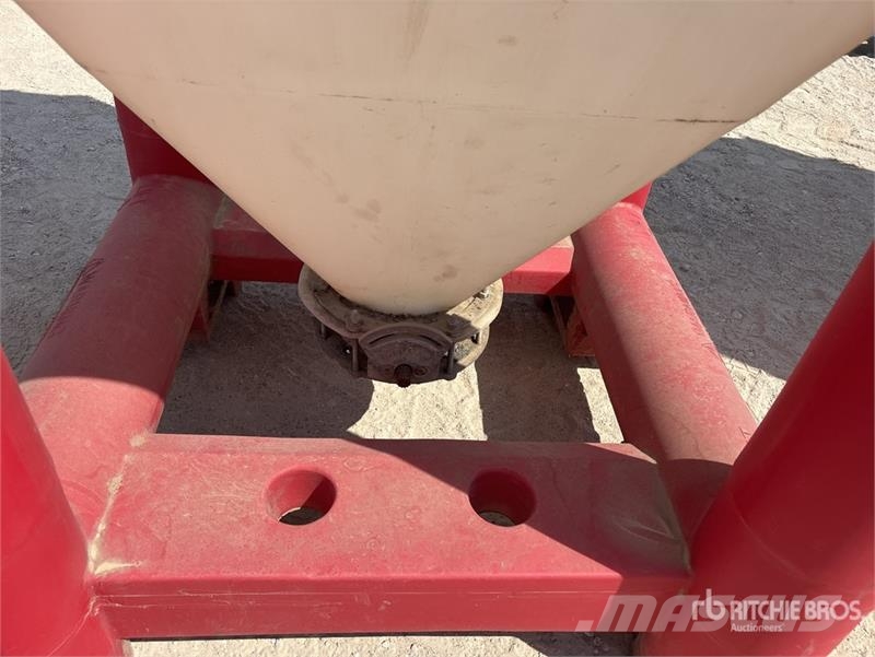 Snyder Flowmaster Plastic Hopper ماكينات زراعية - غير ذلك