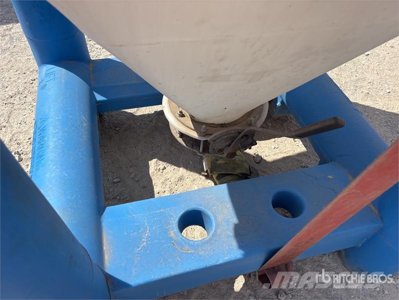 Snyder Flowmaster Plastic Hopper ماكينات زراعية - غير ذلك