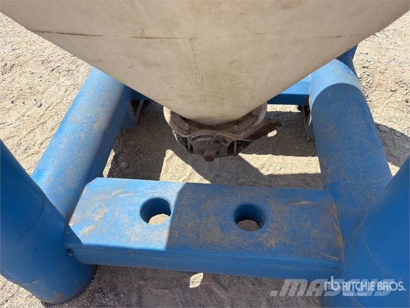 Snyder Flowmaster Plastic Hopper ماكينات زراعية - غير ذلك
