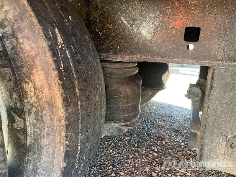 Specialized XL60 40000 lb T/A Removable Gooseneck Low loaders