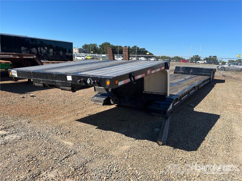 Specialized XL60 40000 lb T/A Removable Gooseneck Low loaders