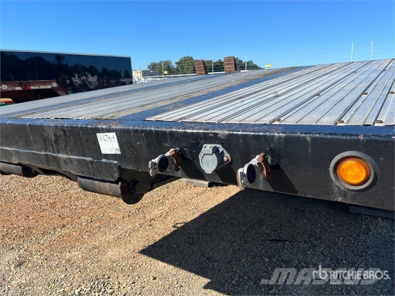 Specialized XL60 40000 lb T/A Removable Gooseneck Low loaders