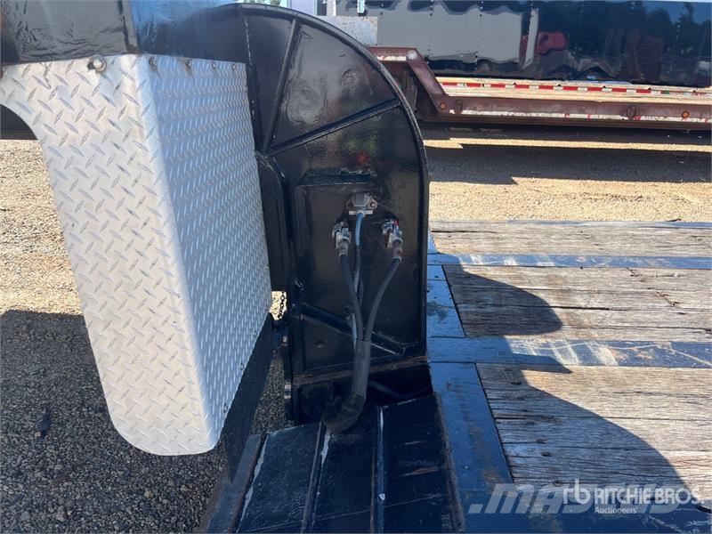 Specialized XL60 40000 lb T/A Removable Gooseneck Low loaders