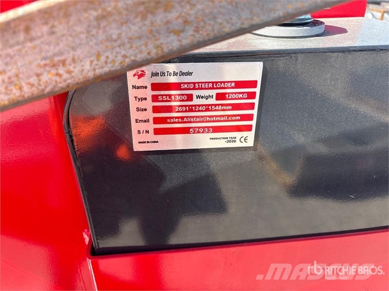  SSL1300-RED Mini Yanmar Diesel Compact Track Loade لوادر انزلاقية التوجيه