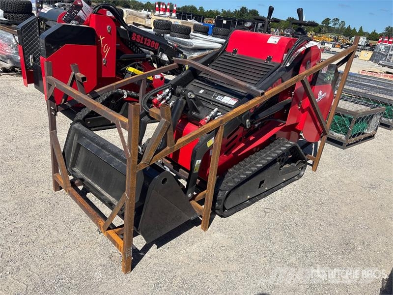  SSL1300-RED Mini Yanmar Diesel Compact Track Loade لوادر انزلاقية التوجيه