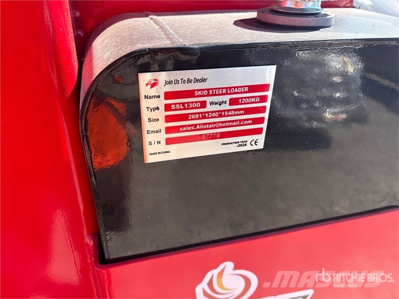  SSL1300-RED Mini Yanmar Diesel Compact Track Loade لوادر انزلاقية التوجيه